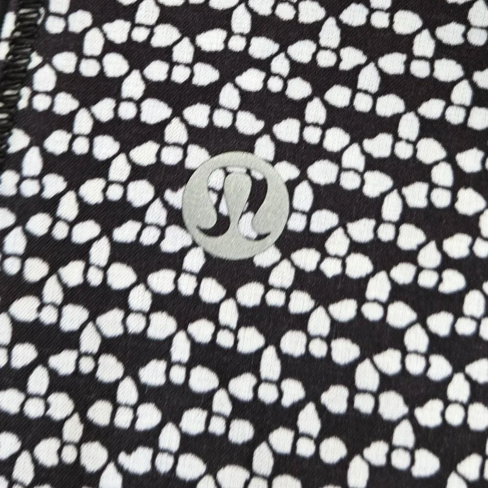 Lululemon Real Quick Short Size 4 in Monochromic Black - Picture 8 of 9